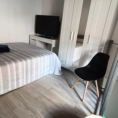 Casetta Tipica In Borgo, Indipendente, Ristrutturata * Л'Акуила