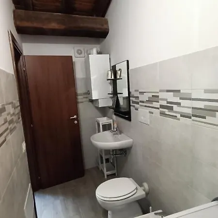Дом отдыха Casetta Tipica In Borgo, Indipendente, Ristrutturata Л'Акуила