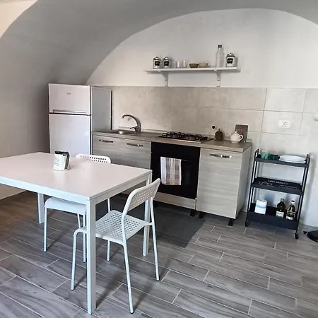 Dom wakacyjny Casetta Tipica In Borgo, Indipendente, Ristrutturata LʼAquila