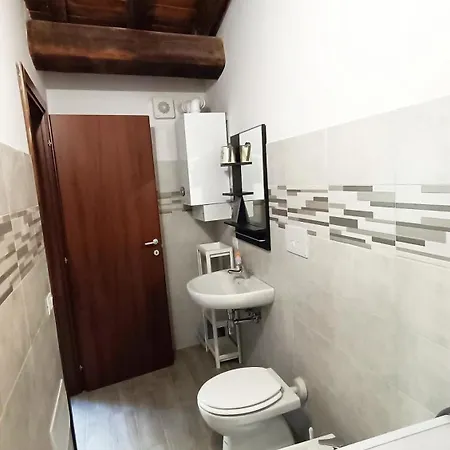 Dom wakacyjny Casetta Tipica In Borgo, Indipendente, Ristrutturata LʼAquila