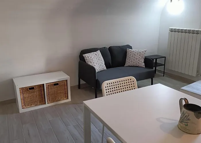 Casetta Tipica In Borgo, Indipendente, Ristrutturata * Л'Акуила